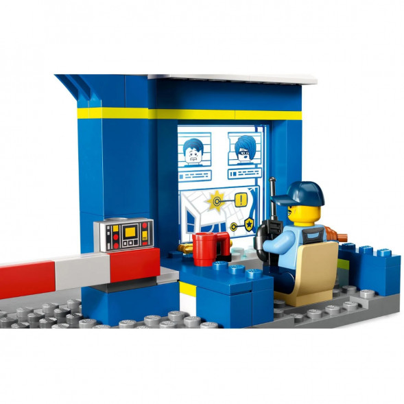 Конструктор LEGO City 60370 Побег из полицейского участка во Владикавказе